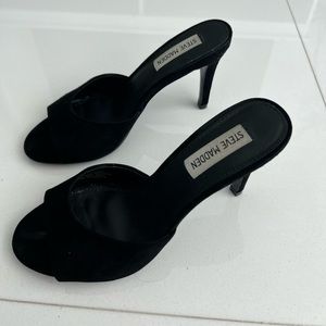 Black Steve Madden heel, suede material, very comfortable - size 6